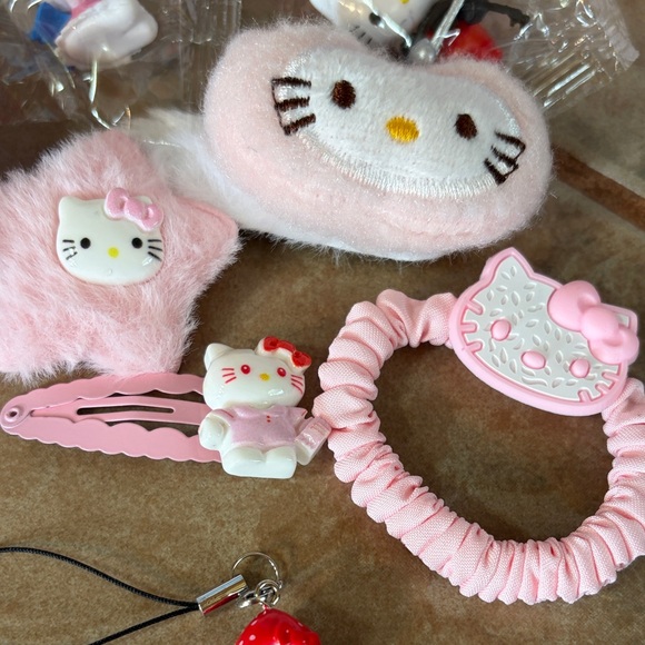 Hello Kitty Gift Set - Picture 5 of 15